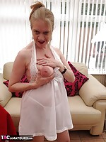 mature naked women massage
